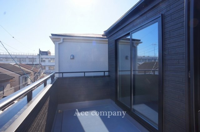 【バルコニー】 | 東大阪市大蓮北4丁目　【4号棟/全5棟】 | 3階のバルコニー☆東・南向き☆2居室から出入りできます♪