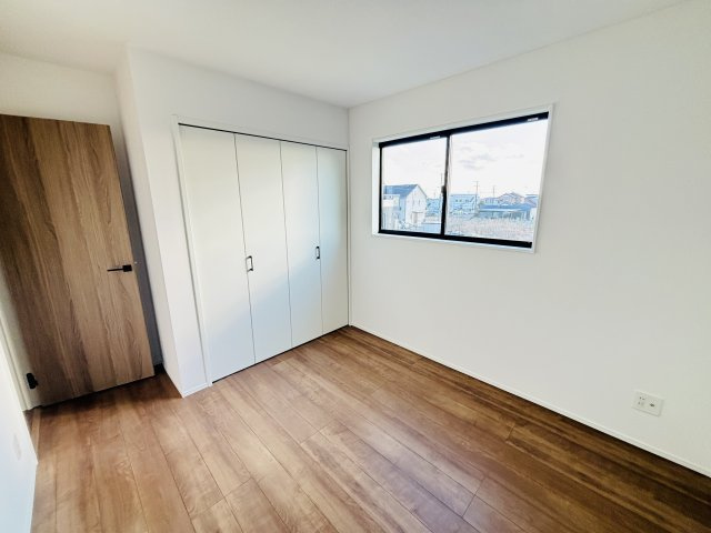 GRAFARE高浜市神明町2期｜名古屋市の戸建ならホームアップの洋室|全室収納付き