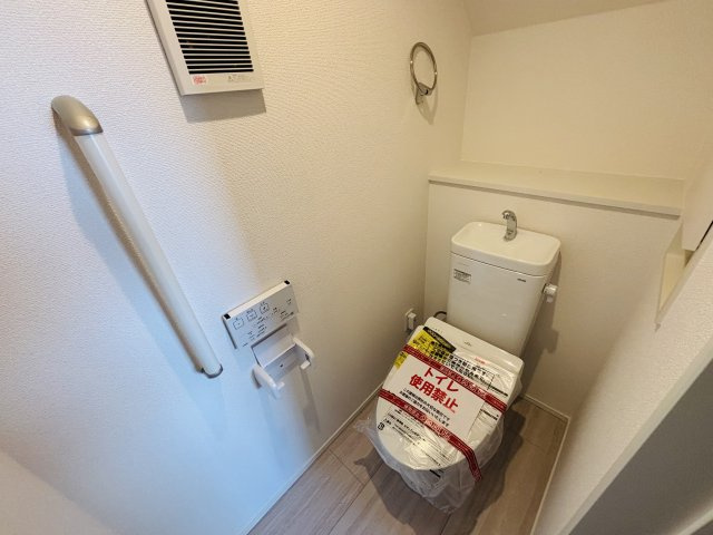 GRAFARE高浜市神明町2期｜名古屋市の戸建ならホームアップのトイレ|2か所にトイレを完備。混み合う朝や来客時も安心の設計！