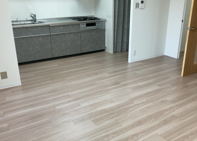 【ダイニング】 | 本厚木スカイハイツ | ダイニングは、食事や家族の団らんスペースとしてだけではなく、ほかの用途としても使用することができます。ダイニングテーブルを置き、食事のためのスペースを作ることでリビングとの差別化を図ることができます。