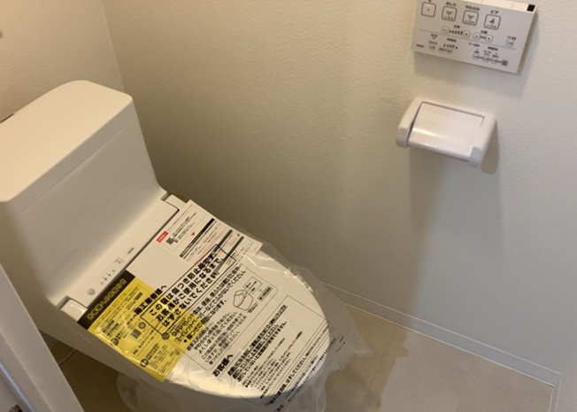 【トイレ】 | 本厚木スカイハイツ | トイレは大きさや形、機能、抗菌性などが異なる多種多彩なタイプが各メーカーから出ています。それぞれに良さがあるため、事前にどういったタイプのトイレがいいのかをご家庭内で決めて、内見に行くといいでしょう。