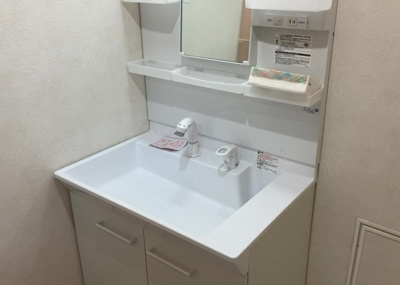 【独立洗面台】 | 本厚木スカイハイツ | 洗面化粧台では顔を洗ったり、身だしなみを整えることが本来の使い方ですが、用途によっては洗面化粧台に求められる機能が違ってくるため、ご自身や家族のライフスタイルに合ったものを選ぶことをおすすめ致します。