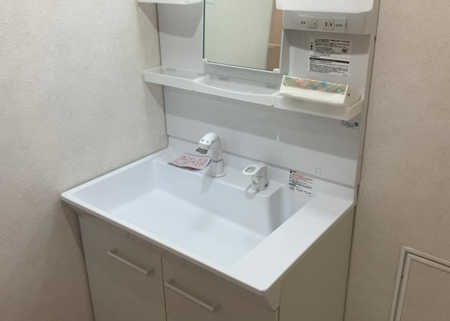 【独立洗面台】 | 本厚木スカイハイツ | 洗面化粧台では顔を洗ったり、身だしなみを整えることが本来の使い方ですが、用途によっては洗面化粧台に求められる機能が違ってくるため、ご自身や家族のライフスタイルに合ったものを選ぶことをおすすめ致します。