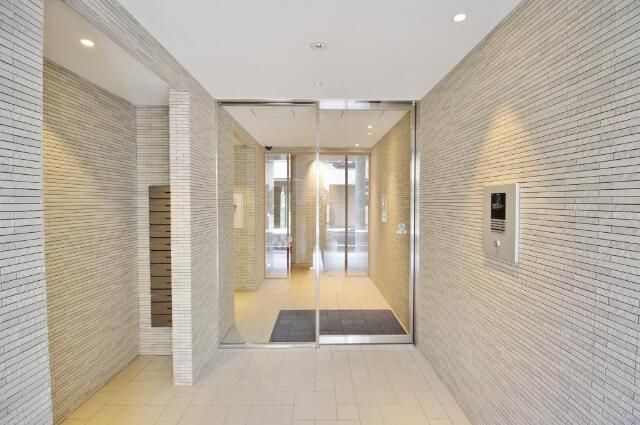 プチ・フルール入谷のエントランス