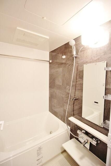 プチ・フルール入谷の浴室