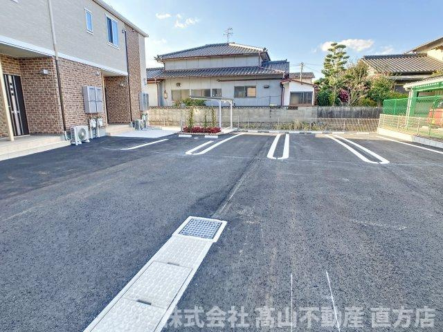 プレザントＢの駐車場