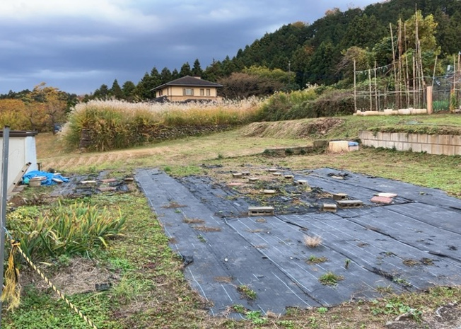 【外観】 | 土地購入を検討されている場合、境界杭がない状態で購入してしまうと境界確定測量をする必要があり、費用がかかります。購入の前に、売主、隣土地所有者立ち合いのもと境界を確定し境界杭を設置するのがベストです。