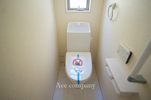 【トイレ】 | 東大阪市大蓮北4丁目　【3号棟/全5棟】 | トイレは1階と2階の2ヶ所に完備♪ともに同仕様のシャワートイレです☆