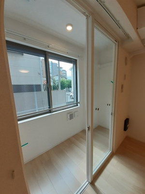 【バルコニー】 | メゾンエレガンテ | 梅雨や花粉の季節に便利なインナーバルコニー