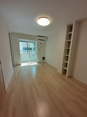 【居間・リビング】 | メゾンエレガンテ | 8.1帖居室　リビングとしてお使い下さい