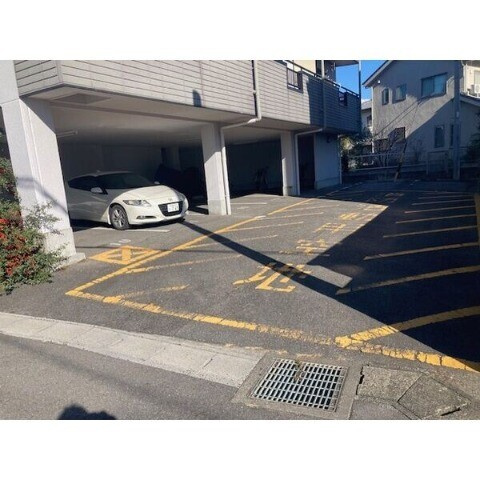 サウザンドベル光ヶ丘の駐車場
