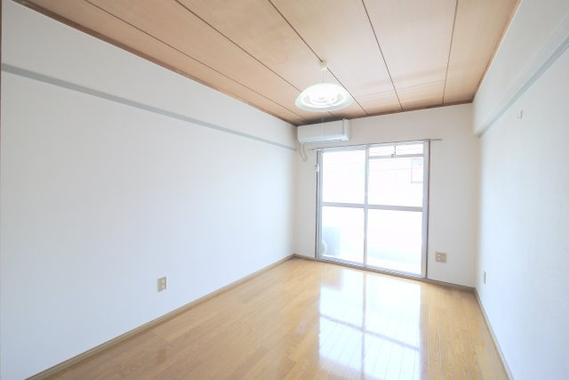 伊福ビューアレイの洋室