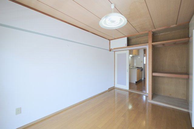 伊福ビューアレイの洋室