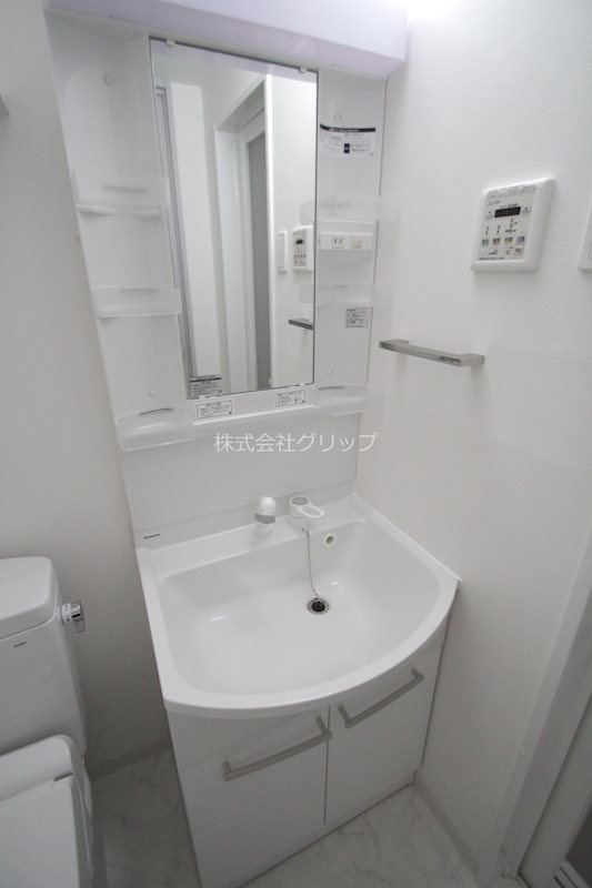 クラリッサ横浜ロッソの独立洗面台