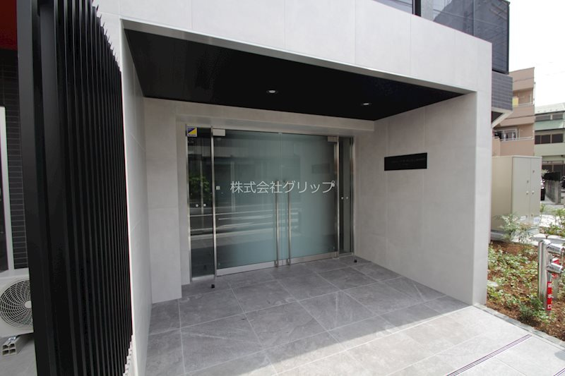 クラリッサ横浜ロッソのエントランス