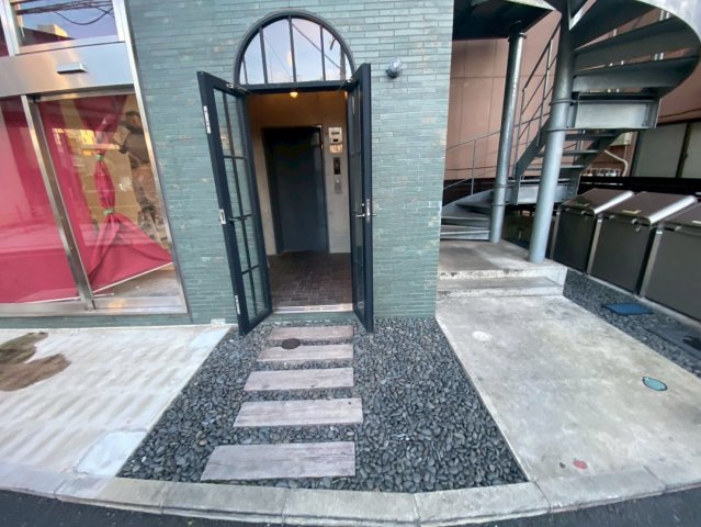 ＬＥＯ伍拾四番館のエントランス