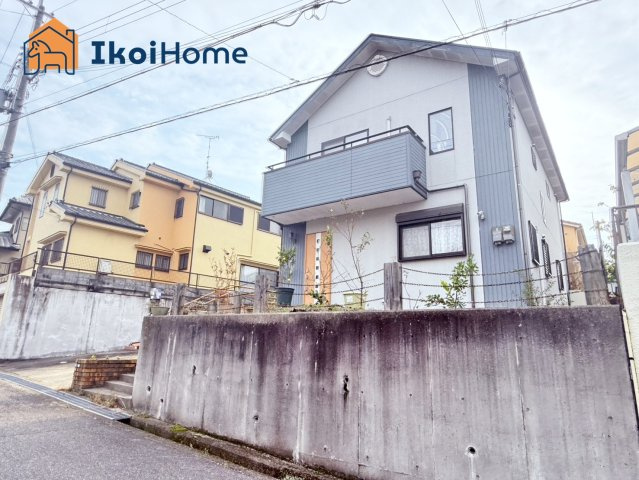 神戸市西区桜が丘西町1丁目　中古戸建のエントランス|●資料・カタログのご請求無料●　桜が丘小学校までは徒歩9分、桜が丘中学校までは徒歩9分。