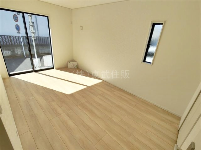 【寝室】 | 富士見市東みずほ台第５　全４棟　３号棟 | 1階西側7.5帖洋室　主寝室としてお使い頂けます