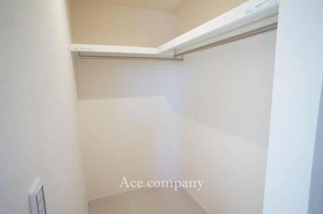 【収納】 | 東大阪市大蓮北4丁目　【5号棟/全5棟】 | 【3階：ゆったり洋室8.63帖♪】ウォークインクローク内です♪