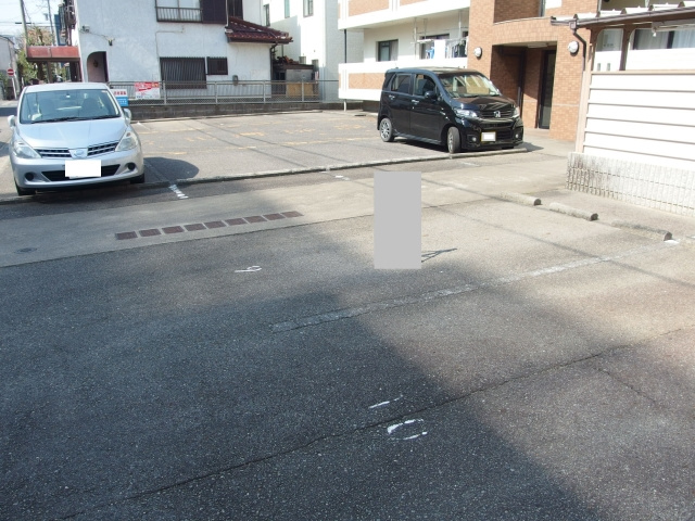 フレア栗田の駐車場