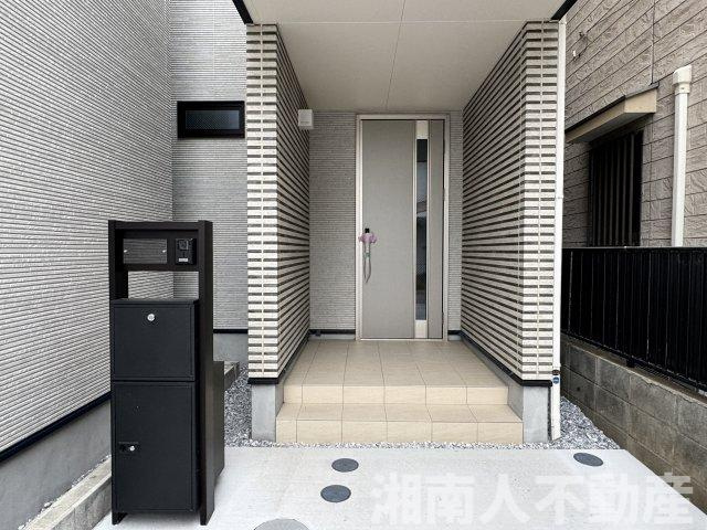 鎌倉市腰越４丁目５５４－８新築戸建ての玄関|毎日通る玄関はこちらです