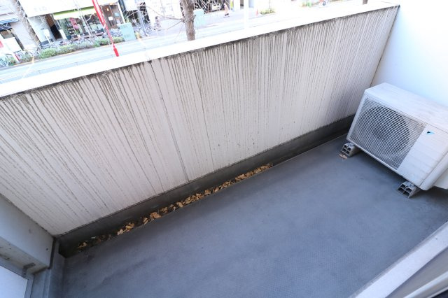 【バルコニー】