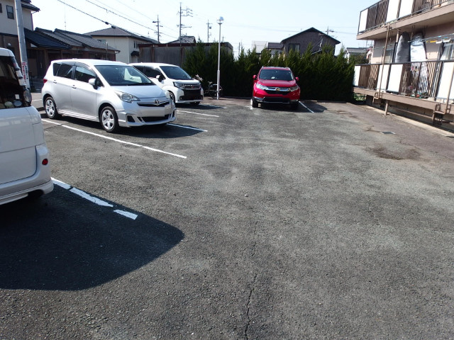 コーポ健和の駐車場