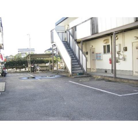 ファミールハイツＢの駐車場