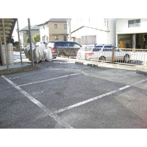 ファミールハイツＢの駐車場