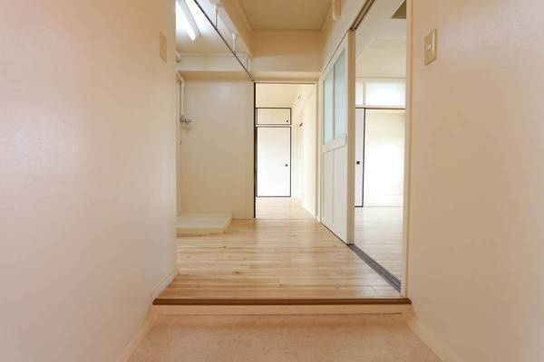 ビレッジハウス水巻1号棟の玄関|ビレッジハウスの同一物件・同一タイプの間取りの写真です