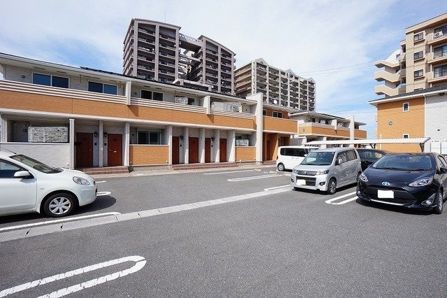 ファイン若松Ａの駐車場