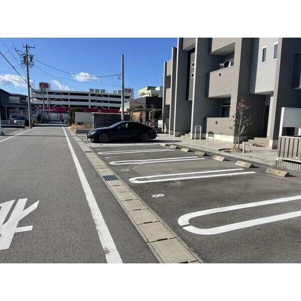 グランドレーヴの駐車場