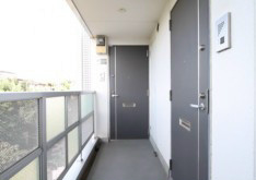 杉並区本天沼１丁目の賃貸マンションのエントランス