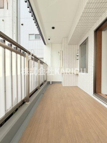 カウニス巽中のバルコニー