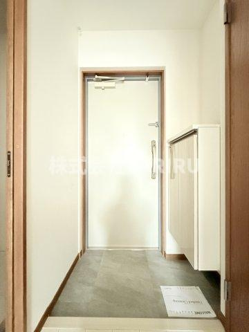 カウニス巽中の玄関