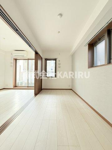 カウニス巽中の洋室