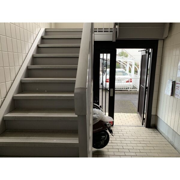 ジュネス光Ｃのエントランス