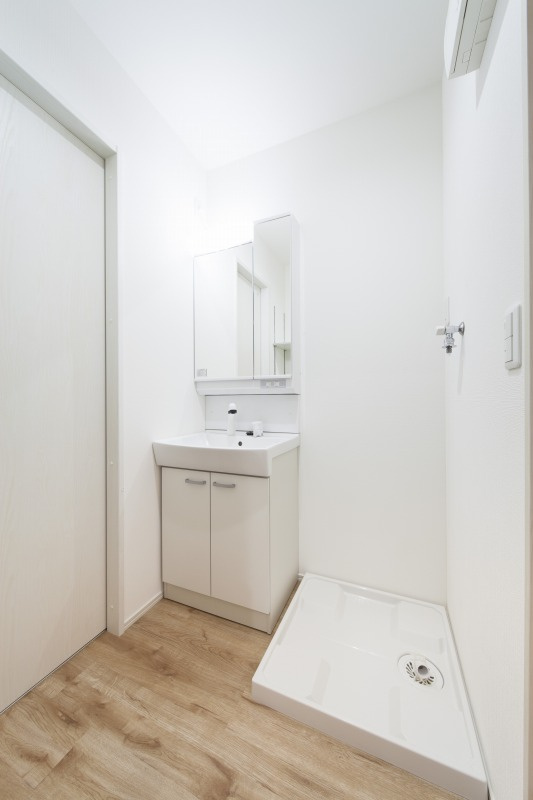 ケストレルの独立洗面台|朝の支度にも助かる、独立の洗髪洗面化粧台