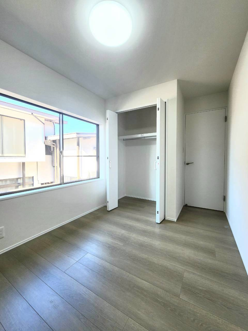 RESET HOUSE－リセットハウス－八幡西区別当町の洋室|1階トイレ横の5帖洋室です♪