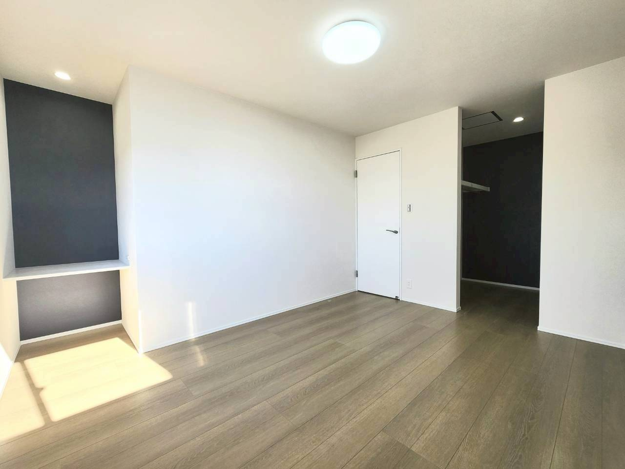 RESET HOUSE－リセットハウス－八幡西区別当町の洋室|2階6.5帖洋室にはワークデスクとＷＩＣ付き♪