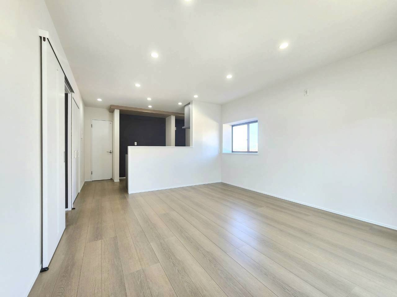 RESET HOUSE－リセットハウス－八幡西区別当町の居間・リビング|約15.6帖のLDK♪新築のようですね♪