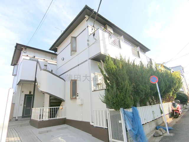 パソム西馬込の外観|1989年4月築　木造地上3階建て総戸数21戸の人気賃貸
東京都大田区西馬込2丁目　都営浅草線西馬込駅近最寄り徒歩4分