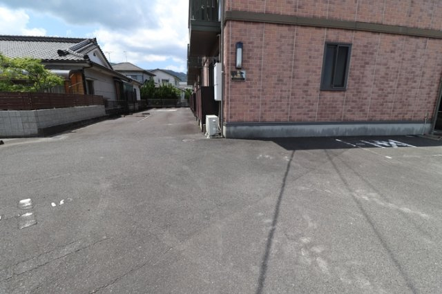 【駐車場】