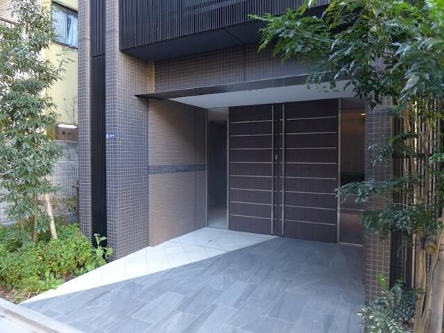 エリタージュ根岸のエントランス