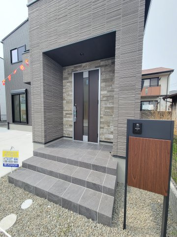 関戸4丁目1区画（377-30）・新築戸建の玄関