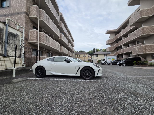 シレンシオ　ベルデの駐車場