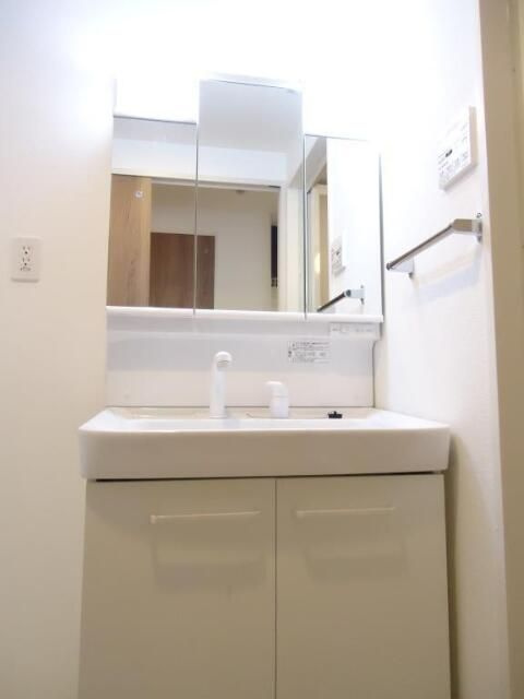 エリタージュ根岸の洗面所