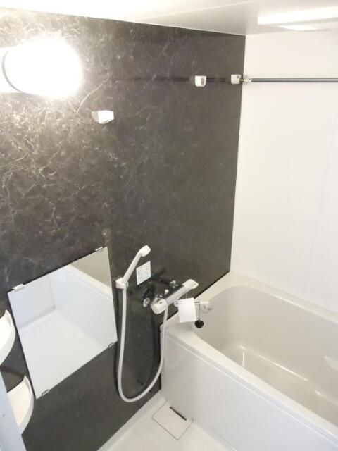 エリタージュ根岸の浴室