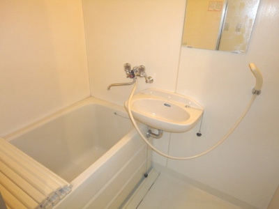 【浴室】 | コーポ古谷 | 清潔感ある綺麗なお風呂