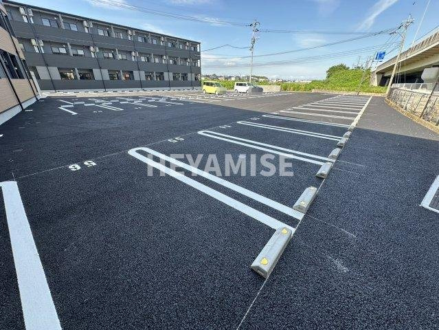 デ・クメール福田町の駐車場